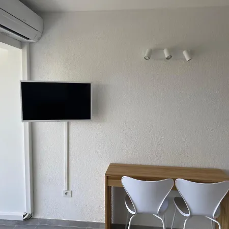 アパート 011 Climatise Pour 6 Personnes Dans Une Avec Piscine ガッサン