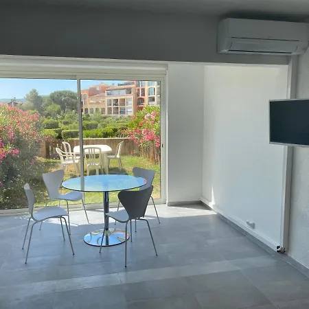 011 Climatise Pour 6 Personnes Dans Une Avec Piscine
